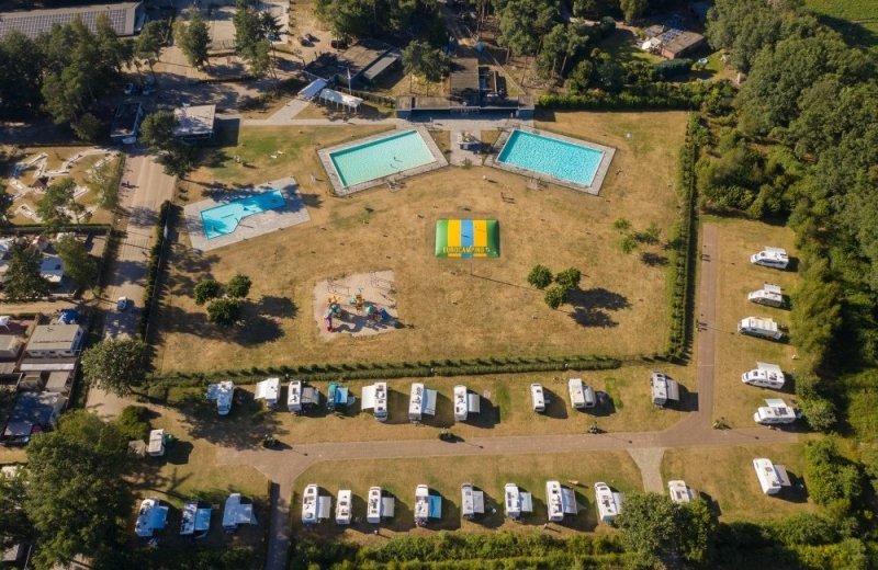 Camperplaats met zwembad
