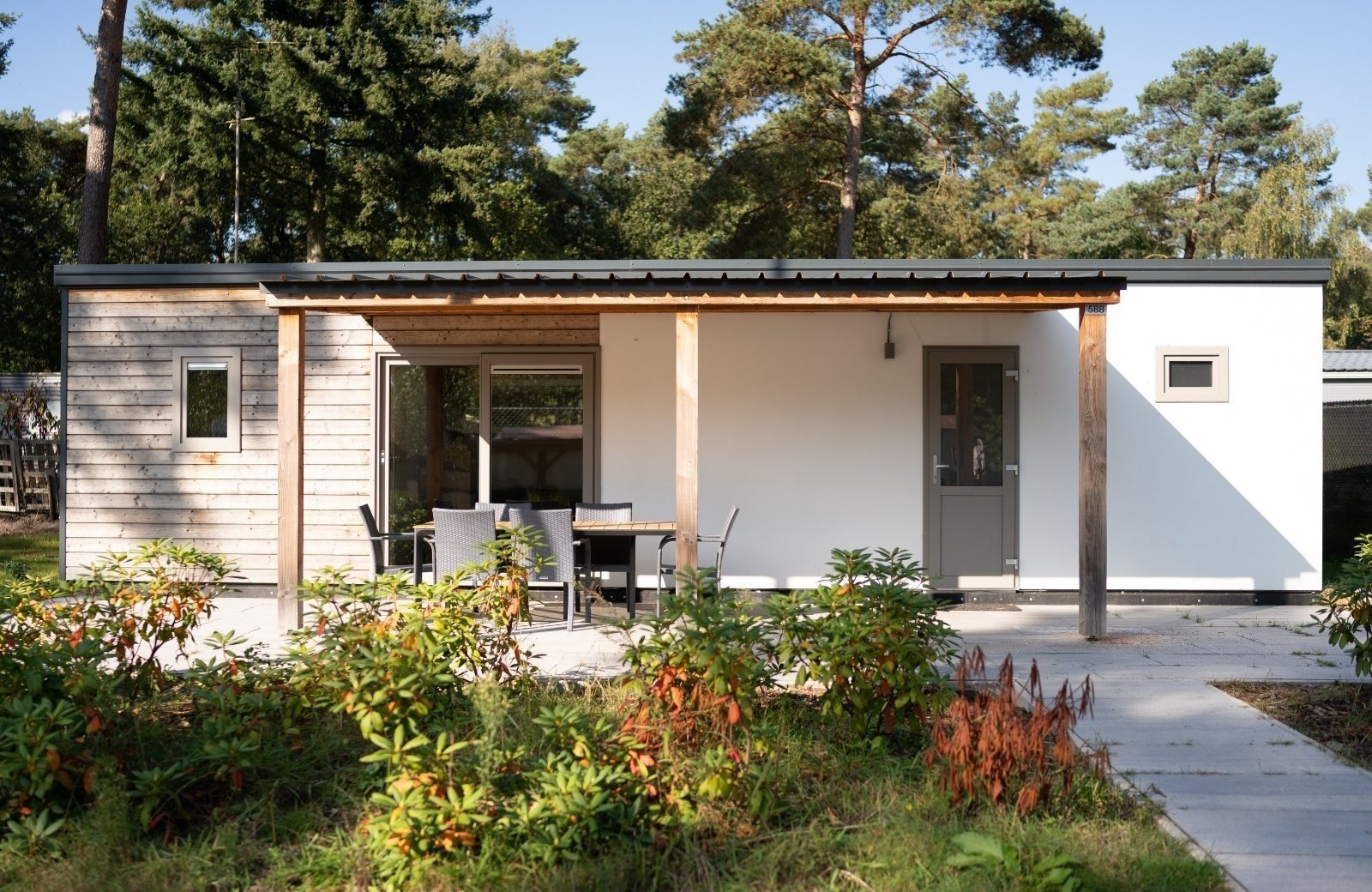 Woodchalet buitenaanzicht  61d4302540129